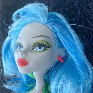 Vintage G1 Monster High, Ghoulia Yelps, doll from "Skull Shores".